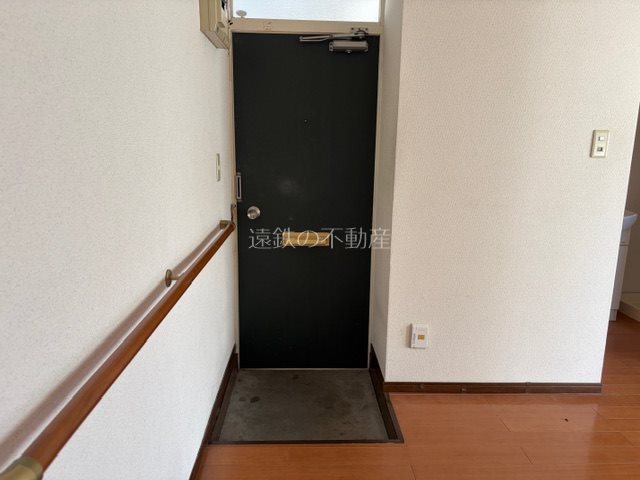 コーポラスしき 玄関