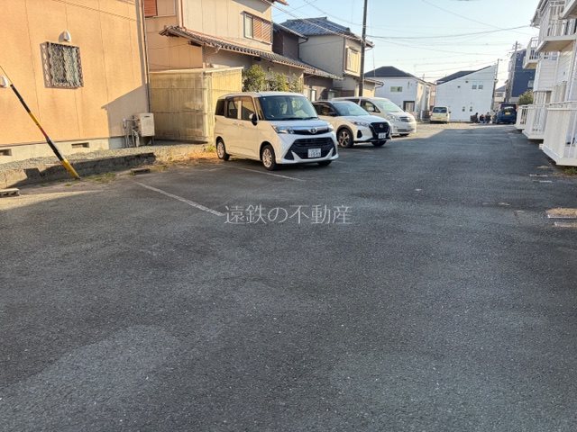 コーポラスしき 駐車場