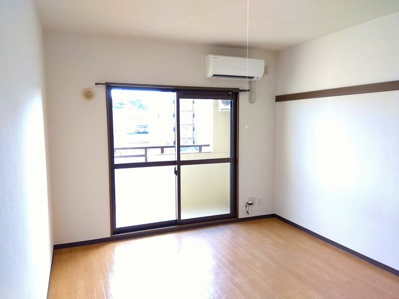 ハミング愛野 リビング