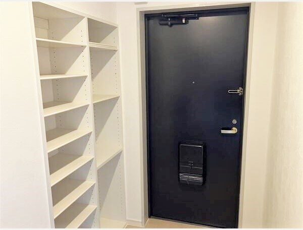 ライフインサーラ 玄関