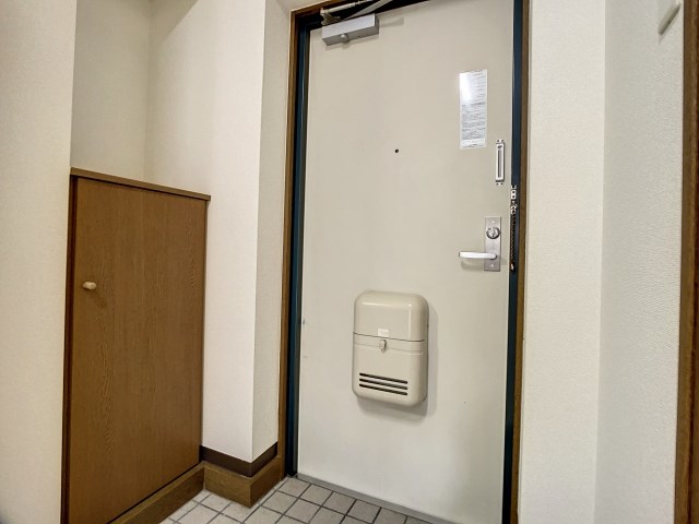 マスカット・S 玄関