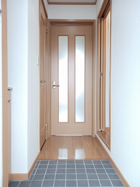 ホワイトテラス 玄関