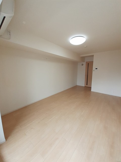 ホワイトルーム元魚町 リビング