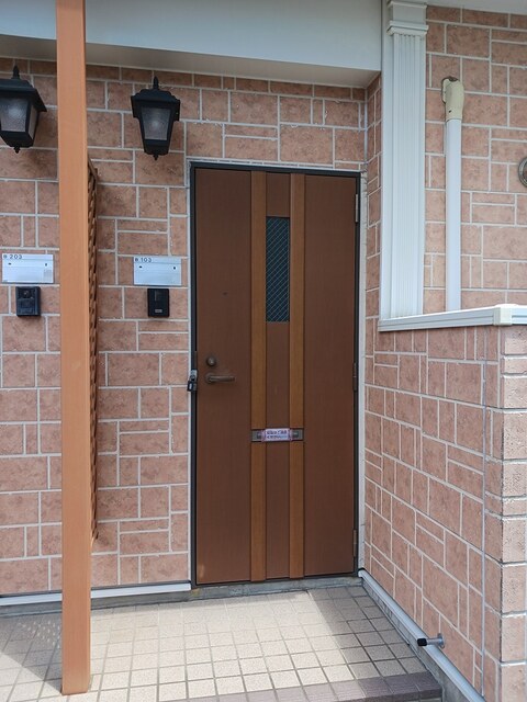 クレメントＢ 玄関