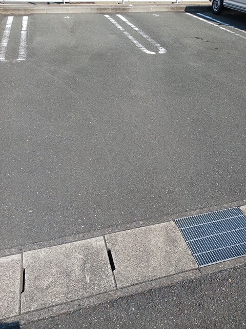 グランデーアＭ 駐車場