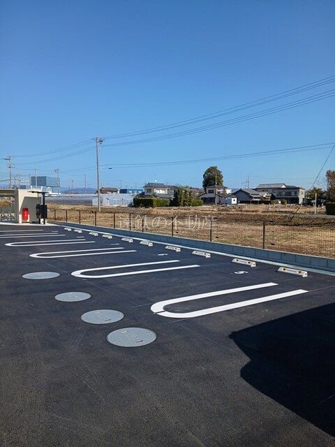 エメラルド 駐車場