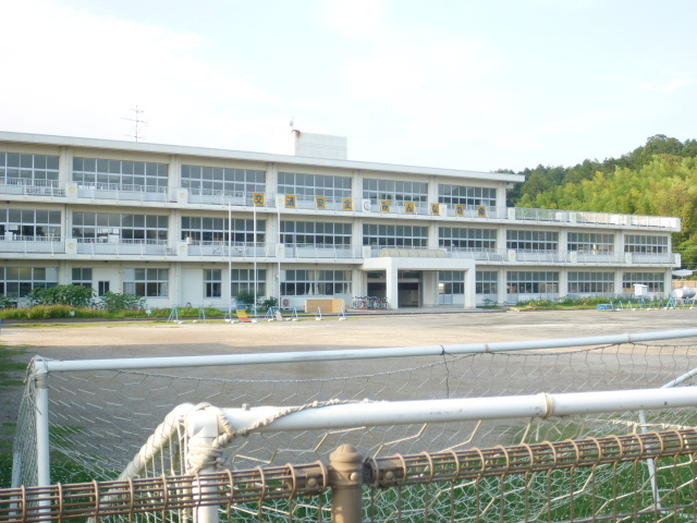 メゾン・ドゥ・アベェニールＢ 小学校