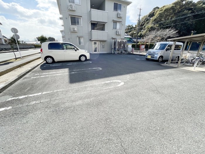 サニーコート　B棟 駐車場