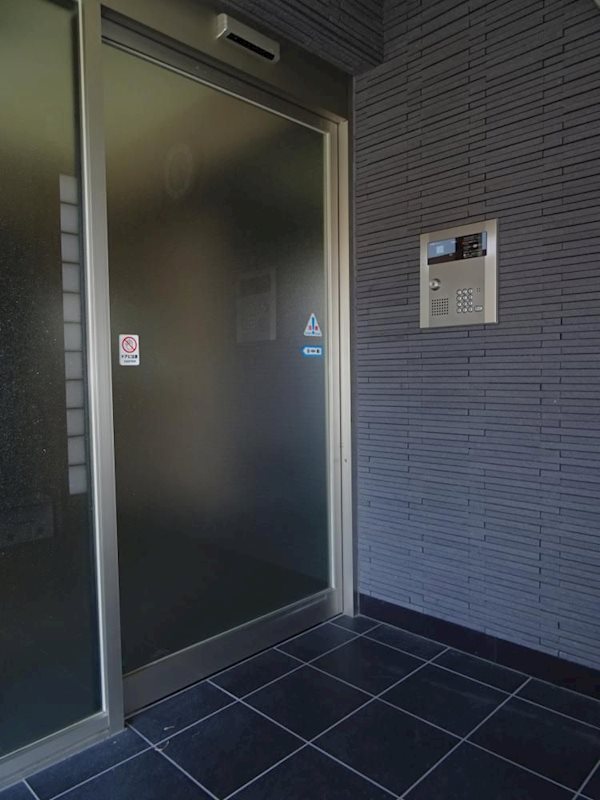 デラパーチェ エントランス