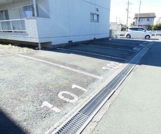 本町サンハイツ 駐車場