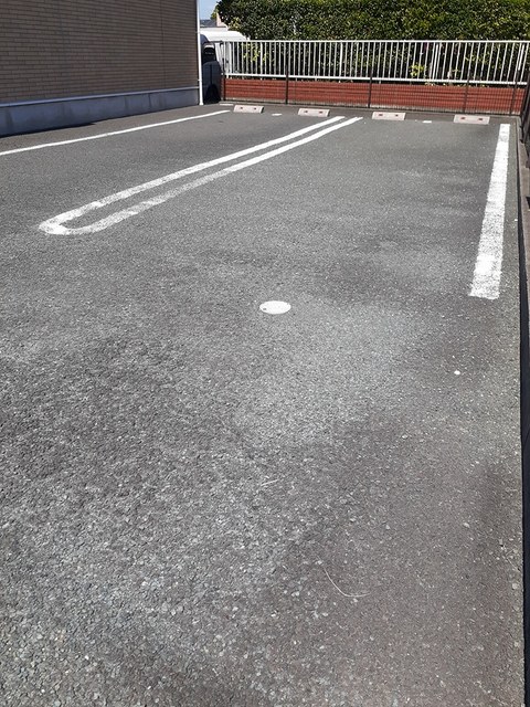 ティファレト 駐車場