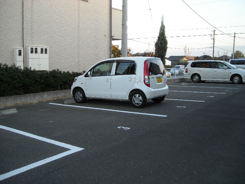 コーポヴァレンシャ 駐車場