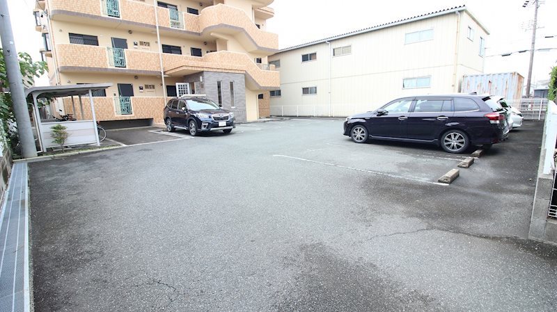 グランドゥール 駐車場