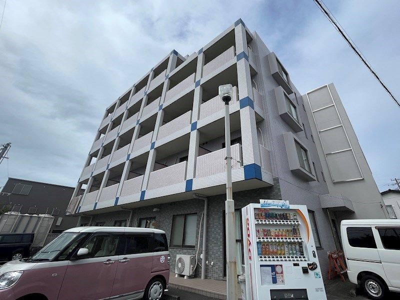 ＰＯＩＮＴ幸（ポイントサイワイ） 駐車場