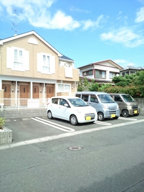 クラージュ 駐車場