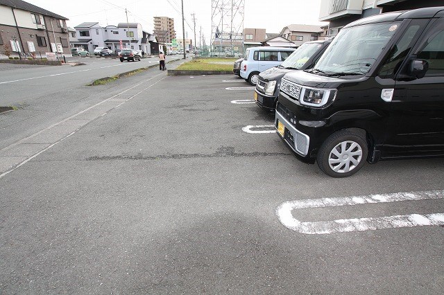 サンベルテ 駐車場
