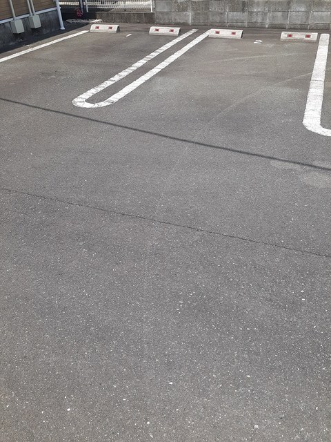 ラークヒルズ 駐車場