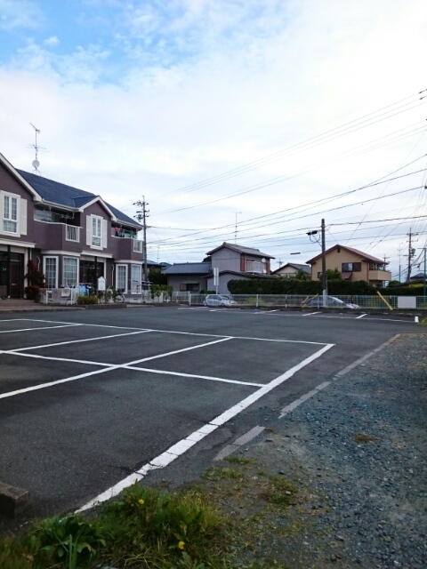 フレッシュ積志 駐車場
