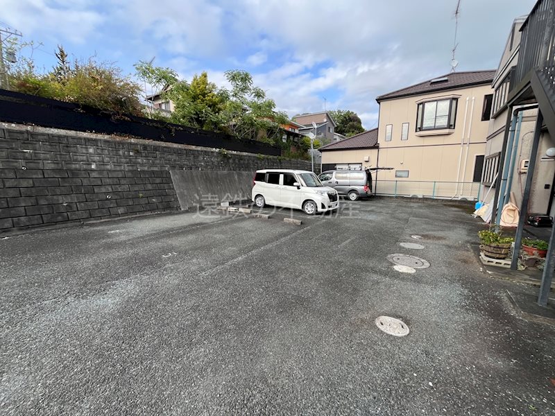 カターラ 駐車場