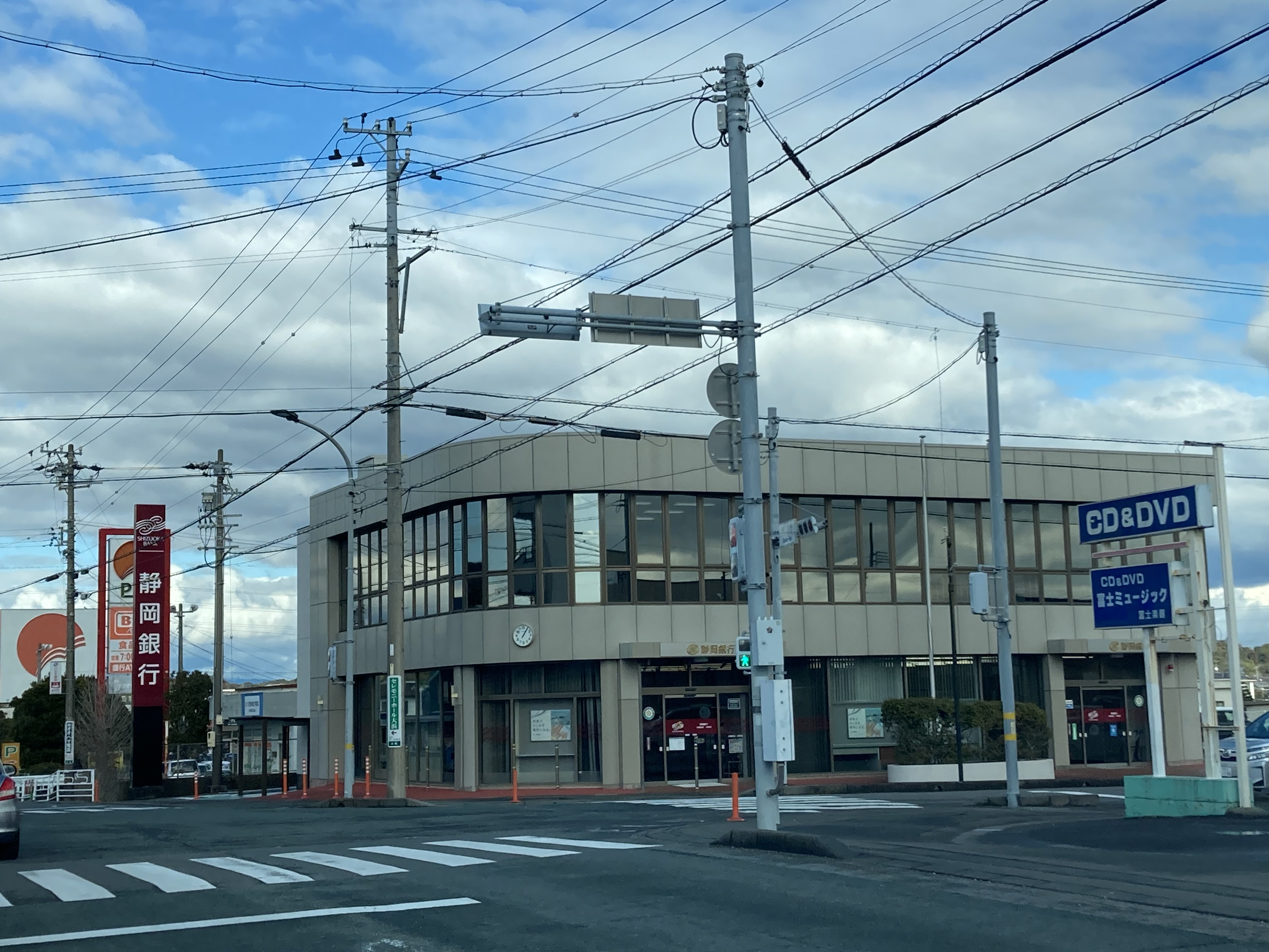 マナティー 銀行