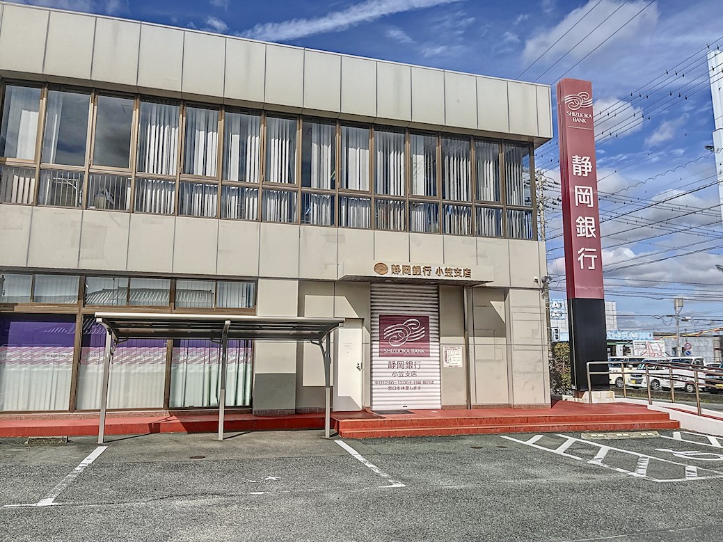 シュトラーセ　Ｂ 銀行