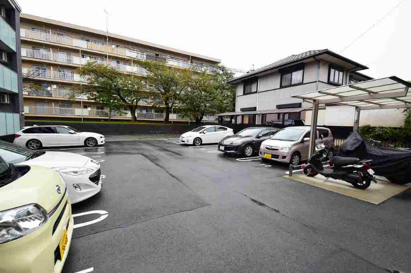 サナルダイヒルズ桜坂 駐車場