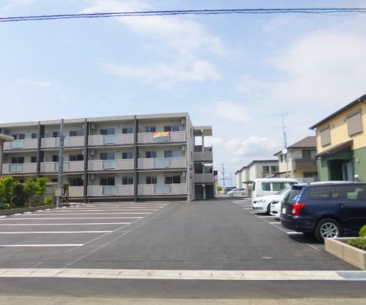 Tiida 駐車場