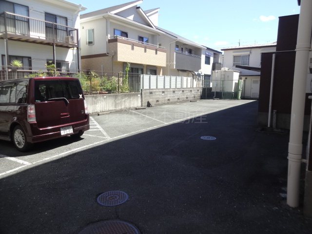 井上ハイツ  駐車場