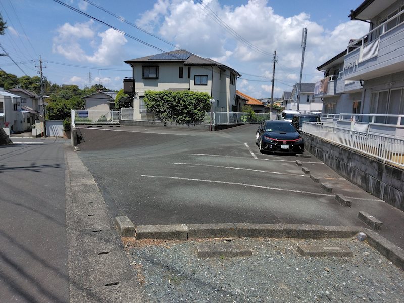 ドエル富塚 駐車場