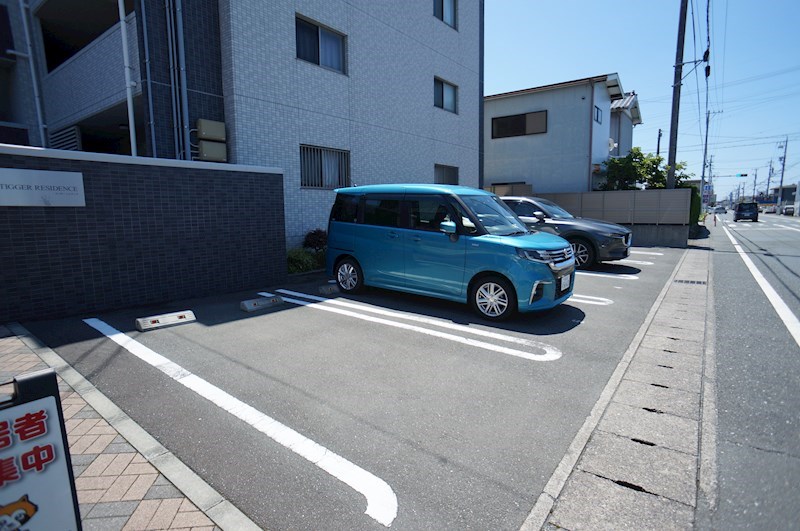 ティガーレジデンス 駐車場