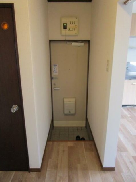 ハイツカトレア 玄関