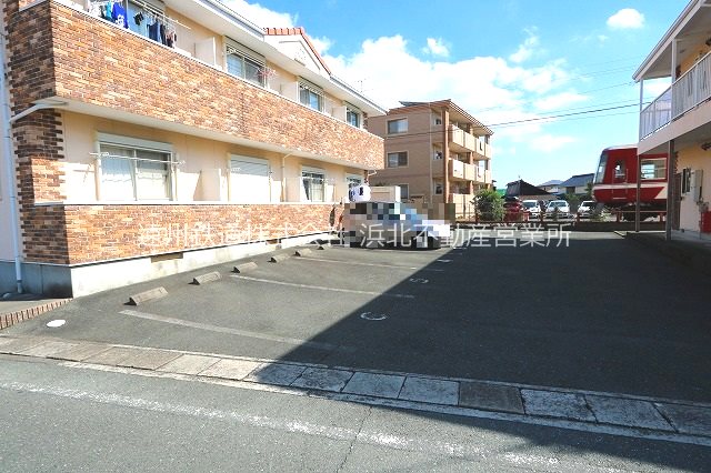 ニューバロンⅡ 駐車場