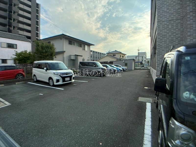 ビアンヌール八幡駅 駐車場