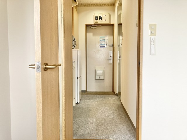 アビタシオン（葵西） 玄関