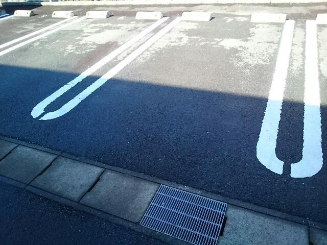 シャイニー 駐車場