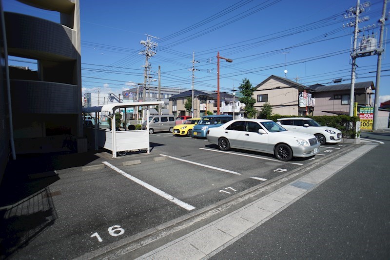 クレールアン 駐車場