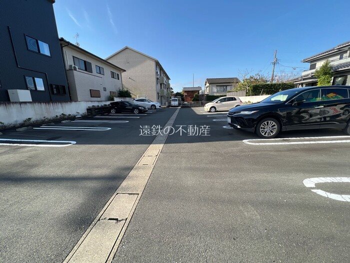 リュミエール・ソレール 駐車場