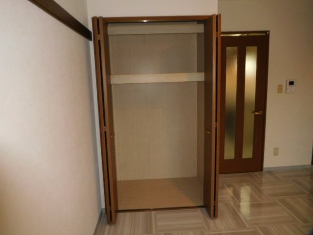 高御所ロイヤルマンション 収納