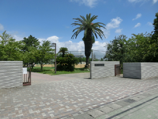 シャンツェ富塚 中学校