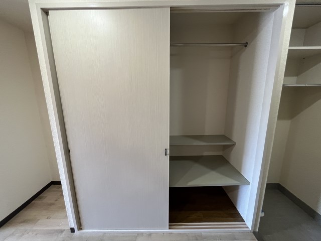 元魚ロイドアパートＢ 収納
