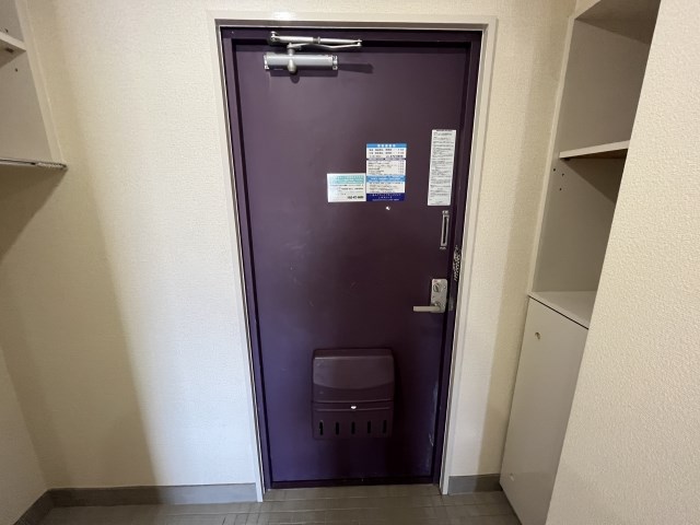 元魚ロイドアパートＢ 玄関