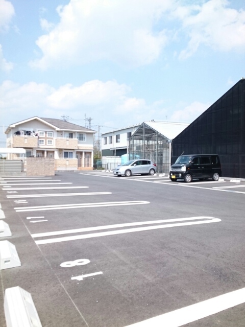 リクレイムＢ 駐車場