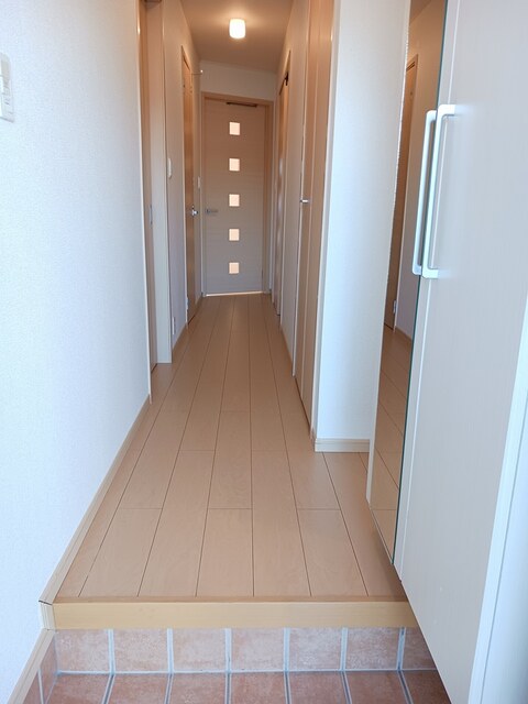 リクレイムＢ 玄関