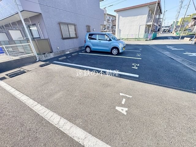 ソレアード幸 駐車場