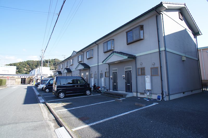 モンターニュⅡ番館 駐車場
