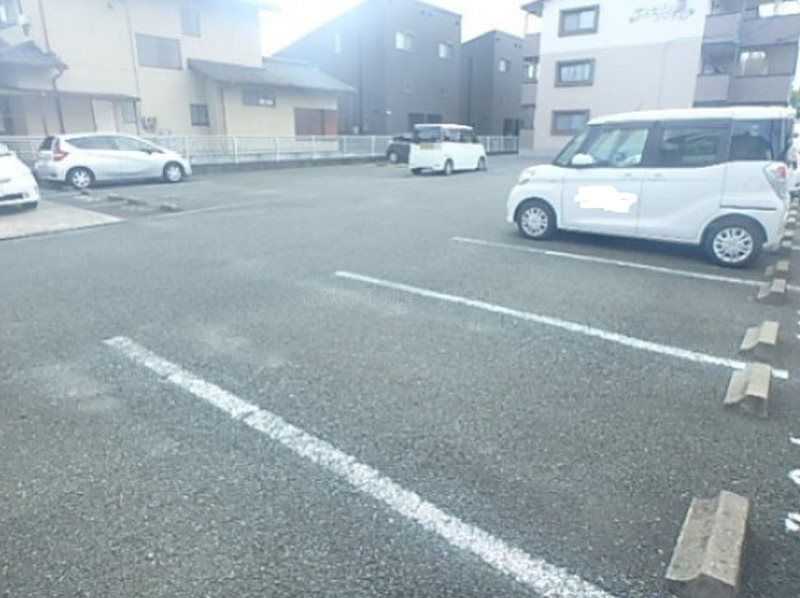 サンセゾン・ノーブル 駐車場