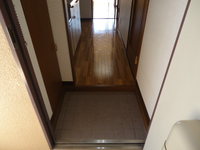 クロスロード広沢 玄関