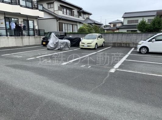 エルハイムミカノ 駐車場