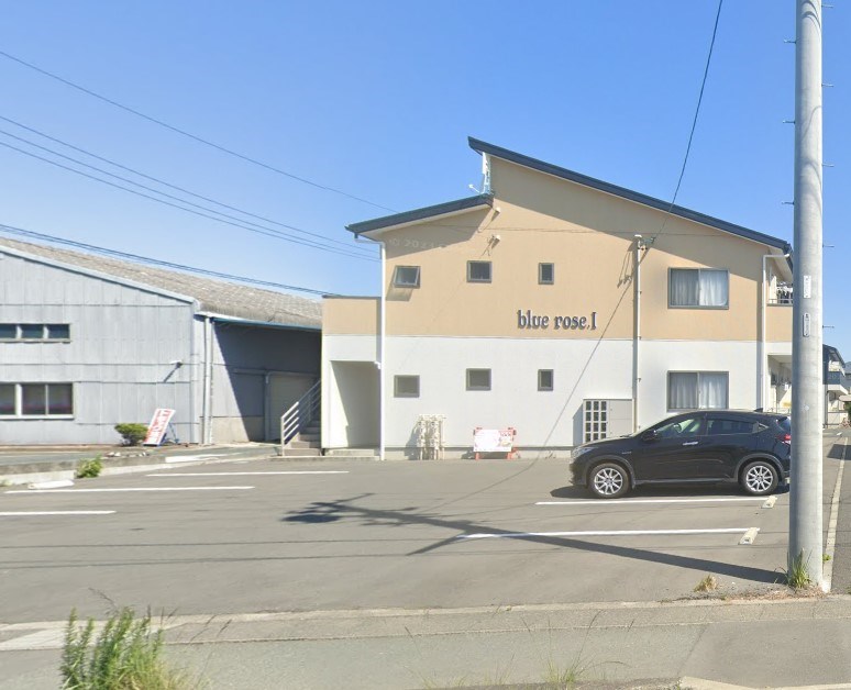 blue roseI 駐車場