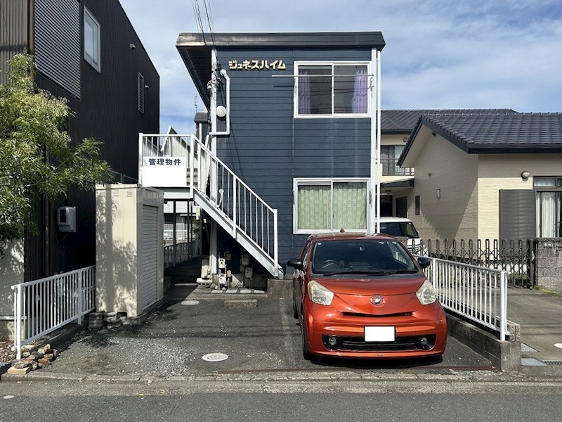 ジュネスハイム 駐車場